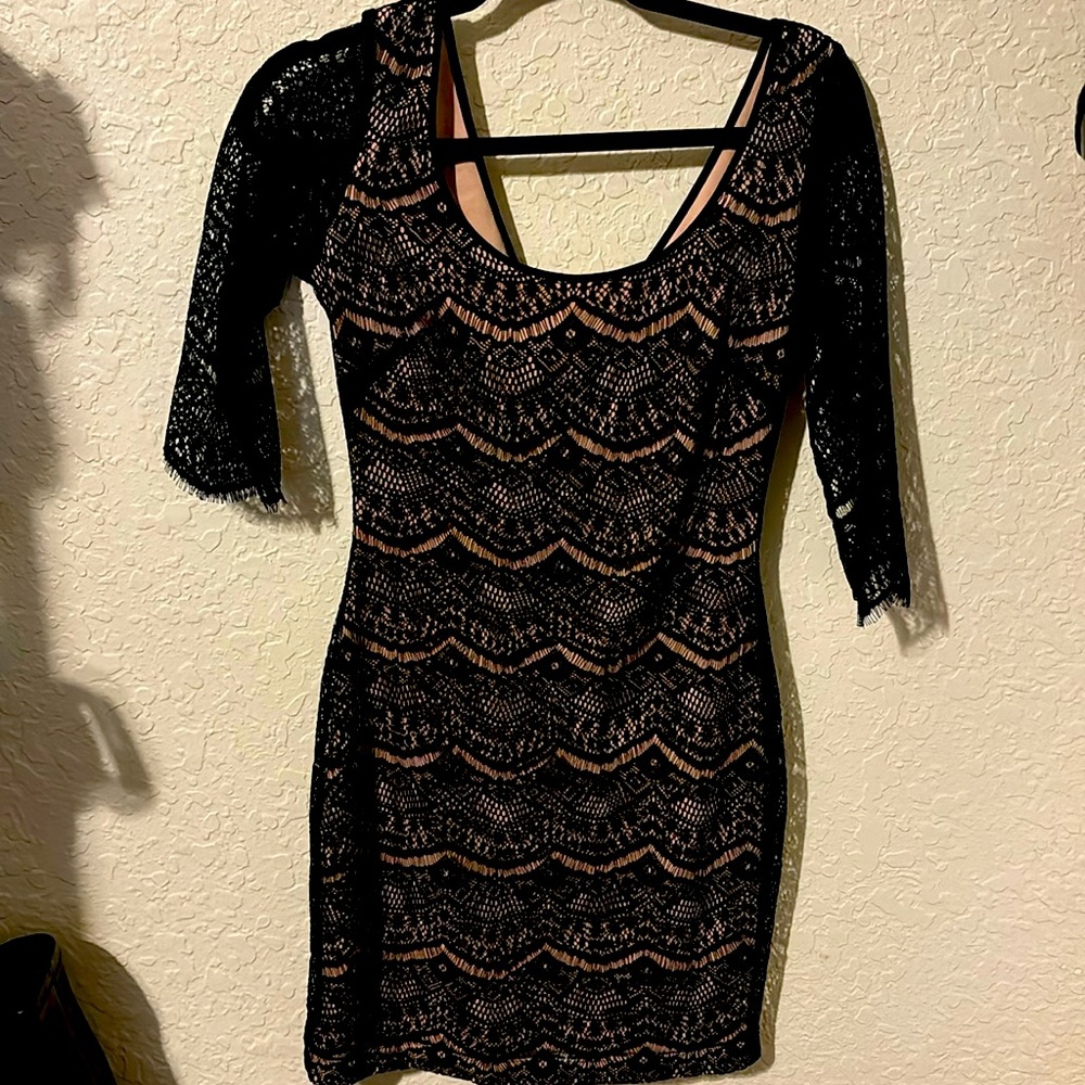 GUESS WOMANS LACE DRESS 👗